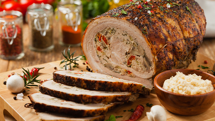 Rollbraten mit Paprika und Parmesan Füllung