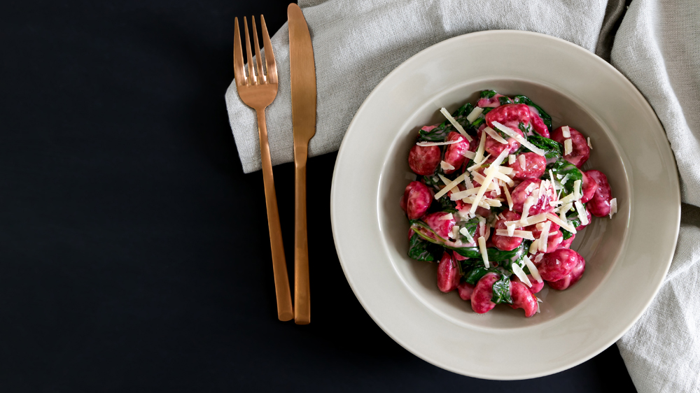 Rote-Bete-Gnocchi mit Spinat & Parmesan