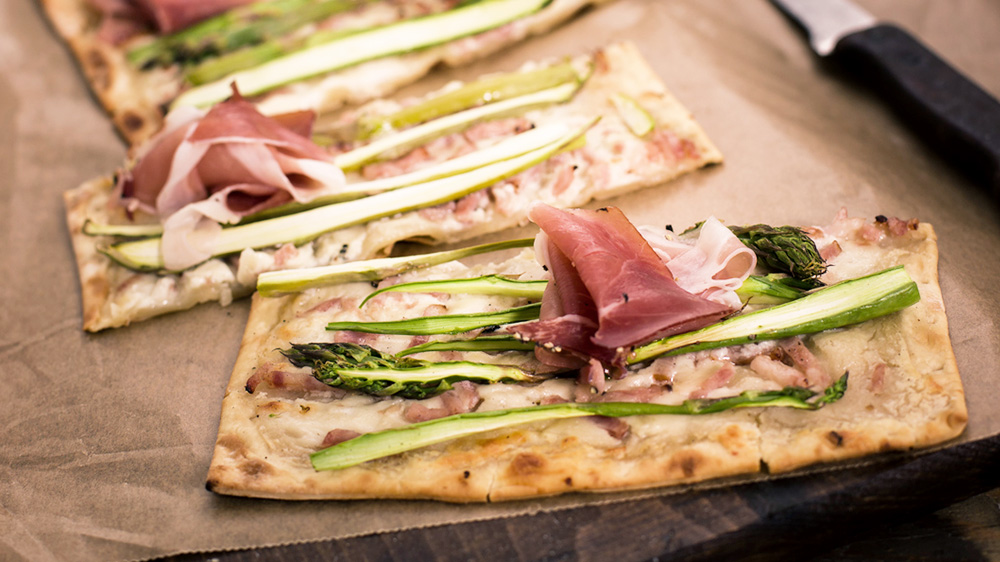 Flammkuchen mit Spargel