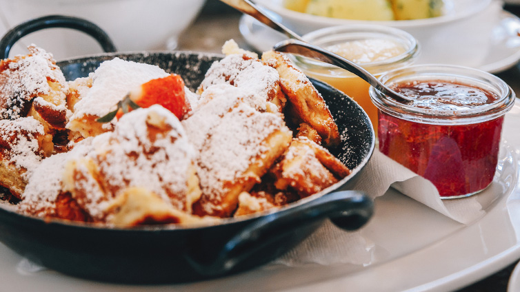 Zwetschgenröster als Beilage zu Kaiserschmarrn