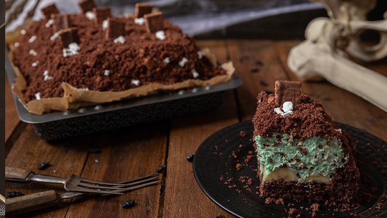 Gruseliger Friedhof-Kuchen für Halloween