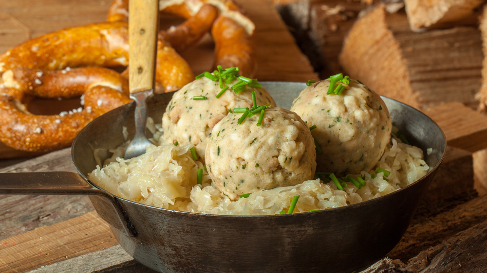 Brezenknödel: Semmelknödel mit Brezel