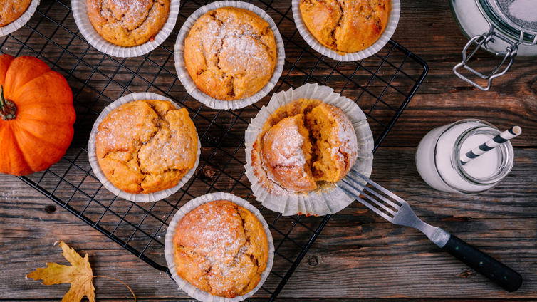 Kürbis-Muffins auf Rost