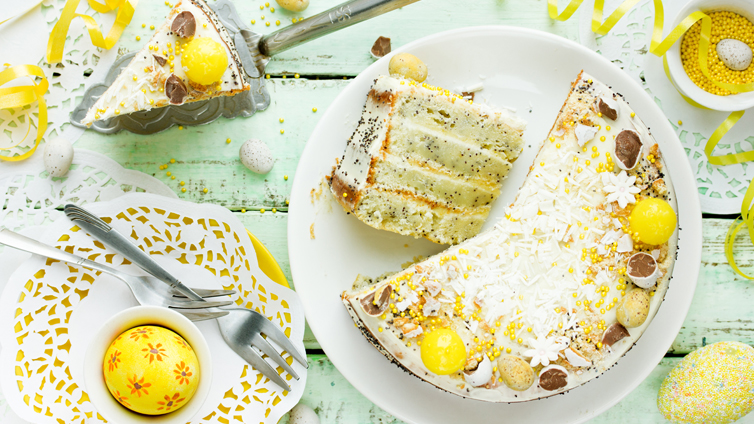 Ostertorte mit Mohn, Zitrone und weißer Schokolade